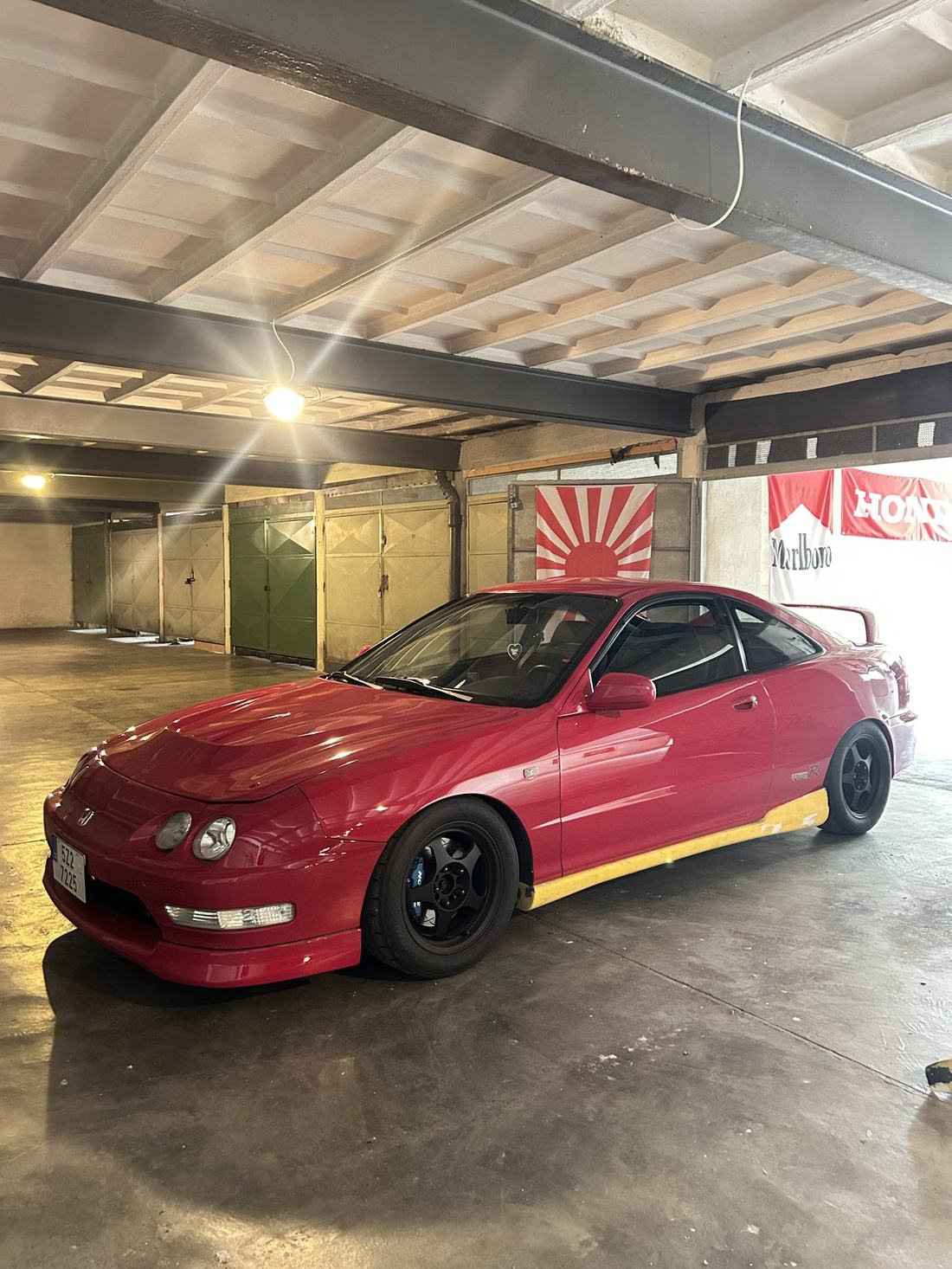 Honda Integra Type R v garáži