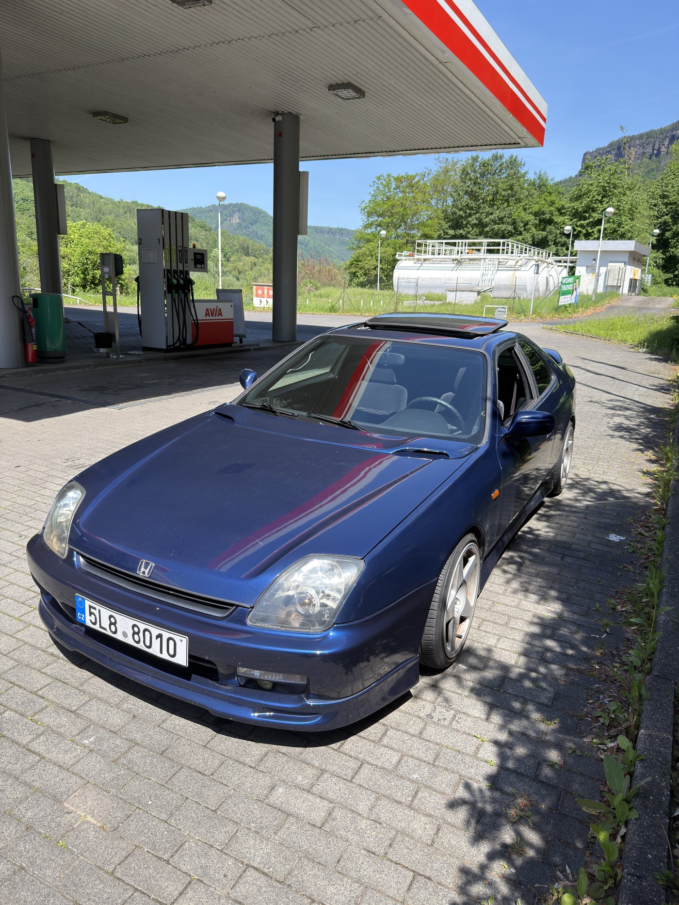 Honda Prelude páté generace na čerpací stanici