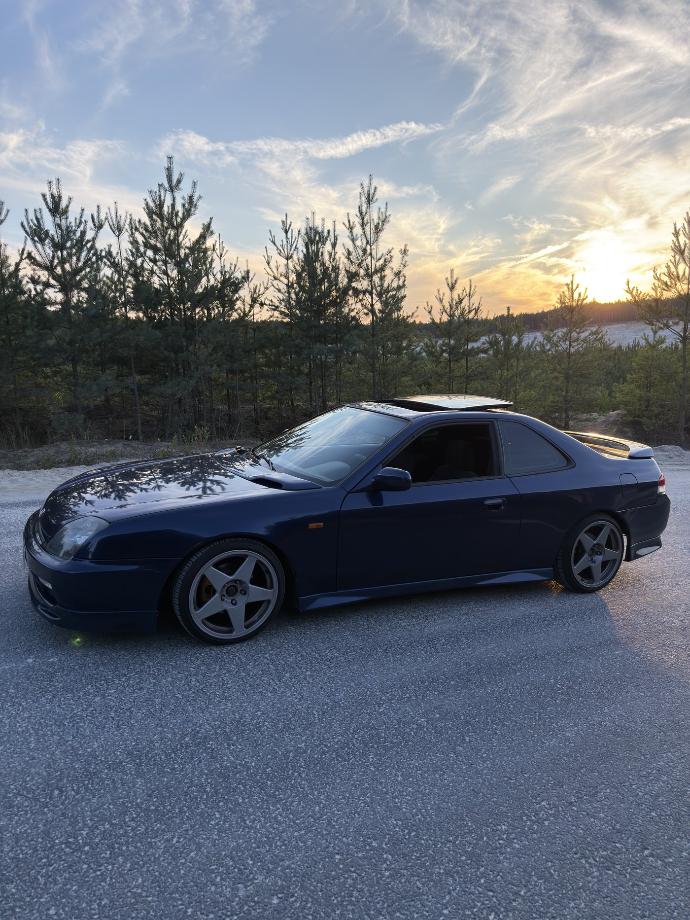 Honda Prelude páté generace - boční pohled při západu slunce